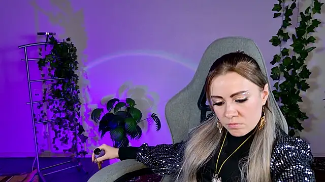 Kumiho_7777 Show in webcam