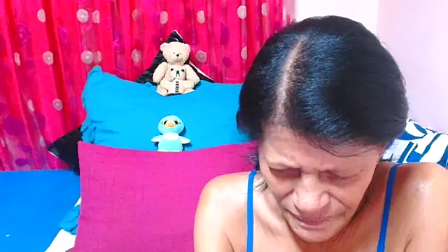 SLUTTYROXY's Live XXX Chat