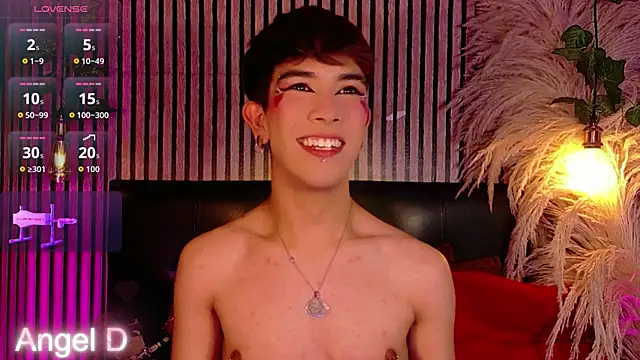 Angeldust19 Show in webcam