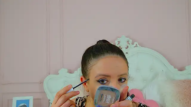 ElinaBellucci's Live XXX Chat