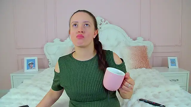 ElinaBellucci's Live XXX Chat