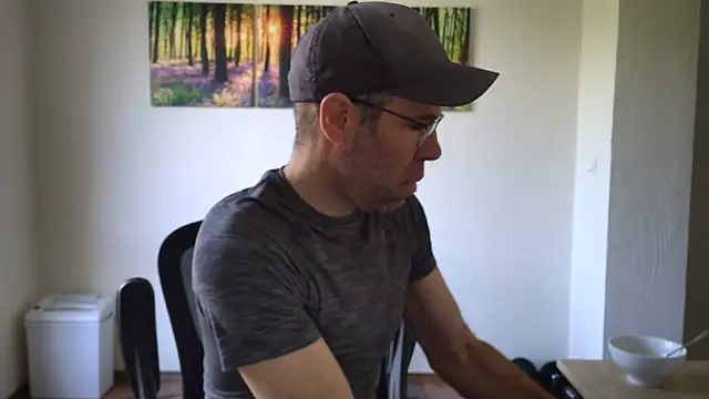 DaddyHarry_MatureStallion Show in webcam