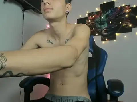 Yherferson_45 Show in webcam