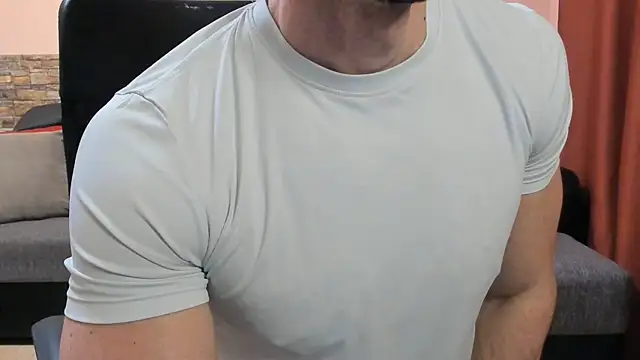 HotHunkTrainer Show in webcam