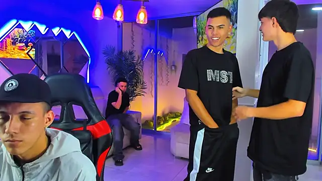 Houseofwarrios Show in webcam