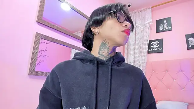 Show modela Liam_evvan na web-kameri