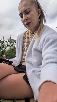 Pokazy przed kamerką – Risky_girl23_