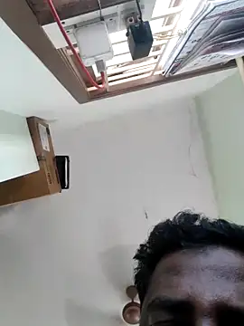 Vickyins480000: διαδικτυακό σόου στην κάμερα