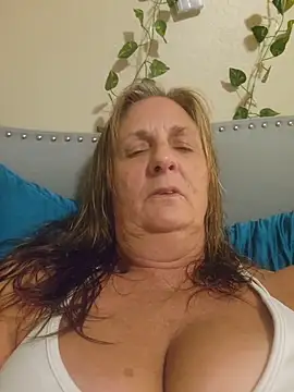 SultrySummer68's Webcam Show