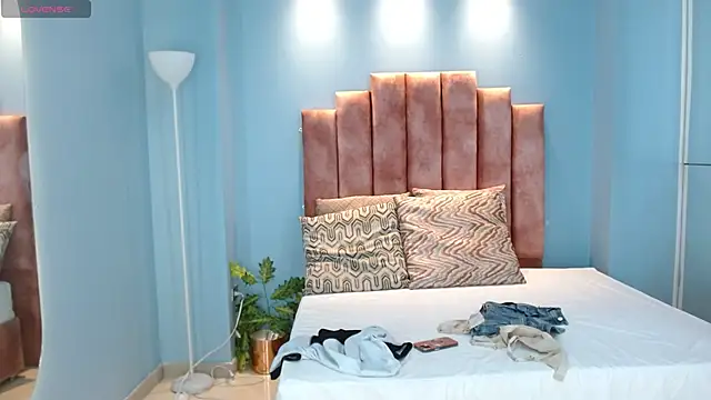 Milaa_Star_ Show in webcam