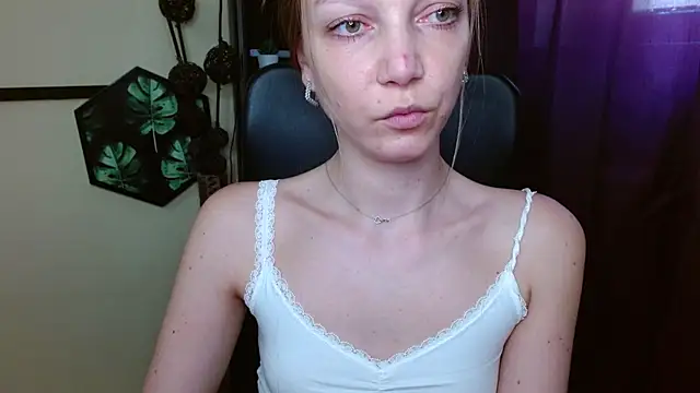 Chatroom XXX en direct de EmillyPlay