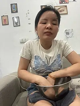 Ivy_Trix2 现场性爱视讯表演