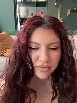 CurvyKimmy1 Show in webcam