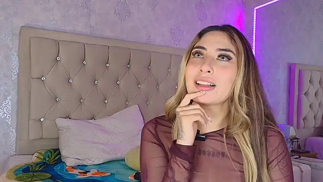 nini_love01 Adlı Modelin Canlı XXX Sohbeti