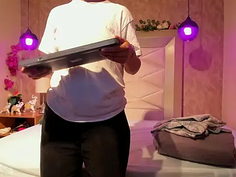 XXX chat uživo modela DannyRouds