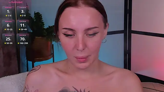 LianaFordのライブXXXチャット