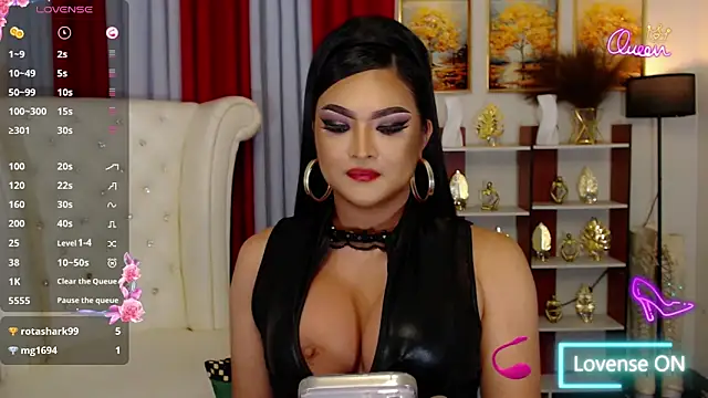 Pokazy przed kamerką – BigCockValentina