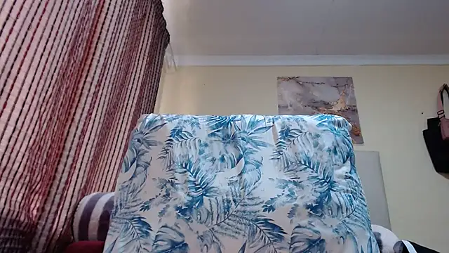 Živý XXX chat CHOCOLATEDARKBUSTYX