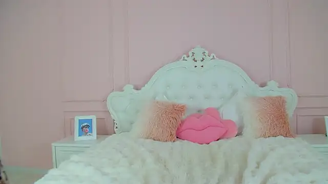 ElinaBellucci Chat XXX in diretta