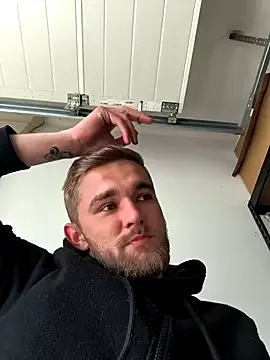 Benjamiinlt Show in webcam