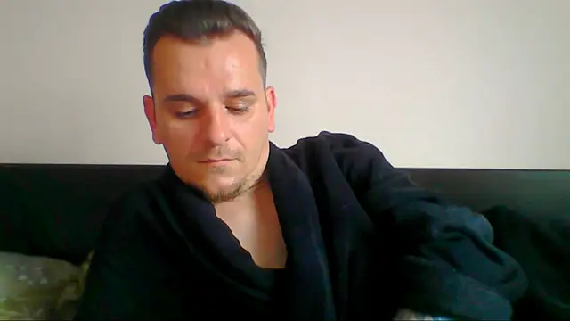 Huge_cock22cm webkamerás műsora