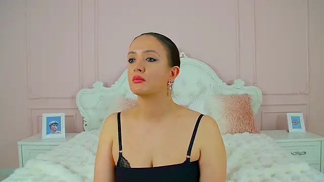 ElinaBellucci live XXX chat