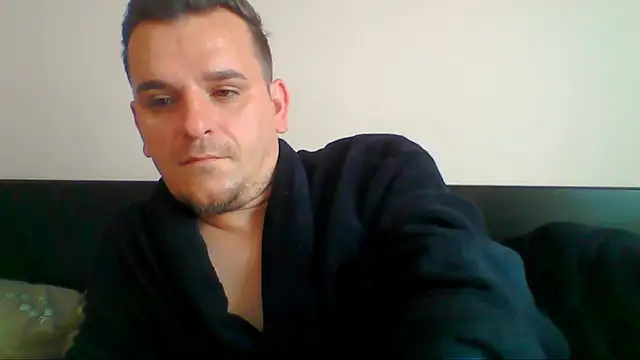 Huge_cock22cm 现场XXX聊天