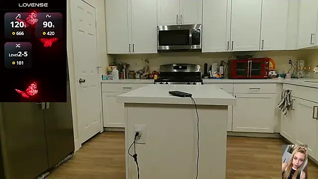 Blondiewithanass 现场XXX聊天