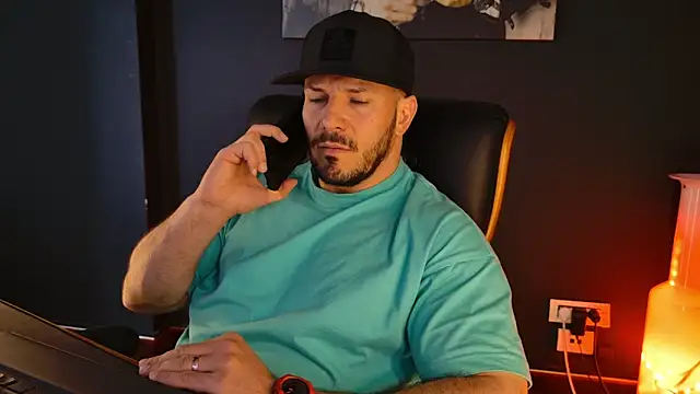 AngeloEric élő XXX-chatje