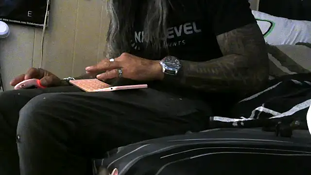 crassanova: διαδικτυακό σόου στην κάμερα