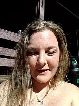 SwedishJennifer live XXX chat