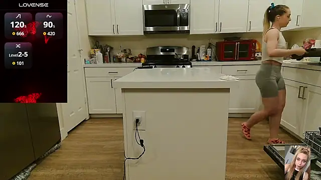 Blondiewithanass Adlı Modelin Canlı XXX Sohbeti