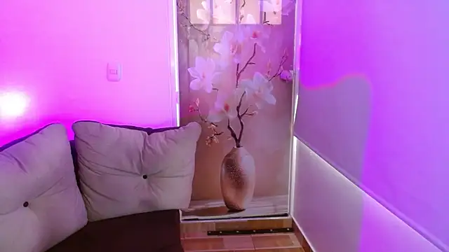 milfrousse 라이브 XXX 채팅