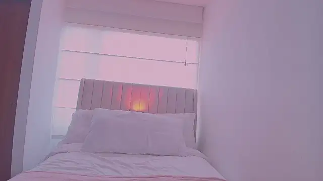 ArianaReynoldss Chat XXX live