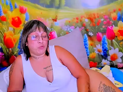 indianroxy's Live XXX Chat