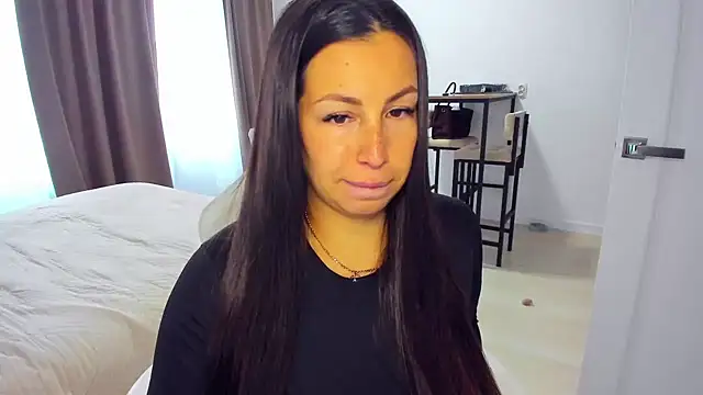 AvisFlowers Adlı Modelin Canlı XXX Sohbeti