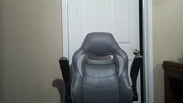 Show modela Huntzg23 na web-kameri