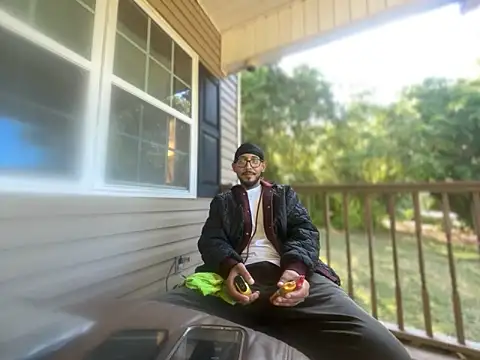 Show modela ThrowedWorldWide na web-kameri