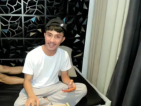 roberthugecock webcam show