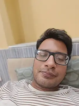 InnocentFlirtt: διαδικτυακό σόου στην κάμερα