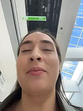 Chat XXX en directo de Holly_Play