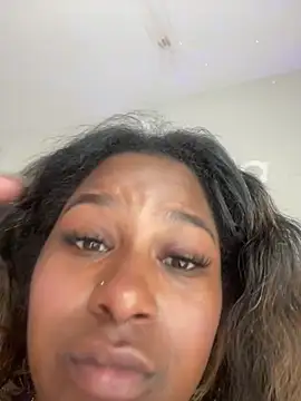 xoxoSELENAxoxo: διαδικτυακό σόου στην κάμερα