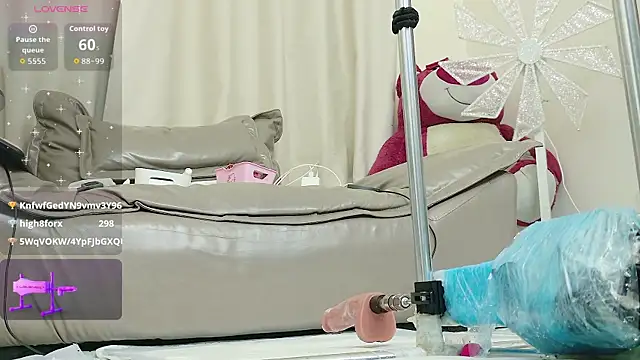 XXX chat uživo modela fox-yiyi