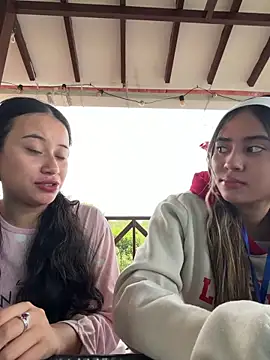 l0lita_emi: διαδικτυακό σόου στην κάμερα