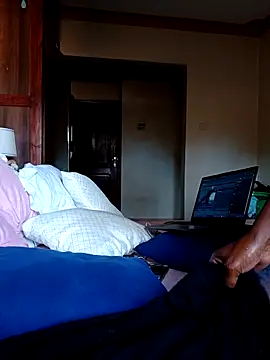 Thickskinnie Live XXX Chat