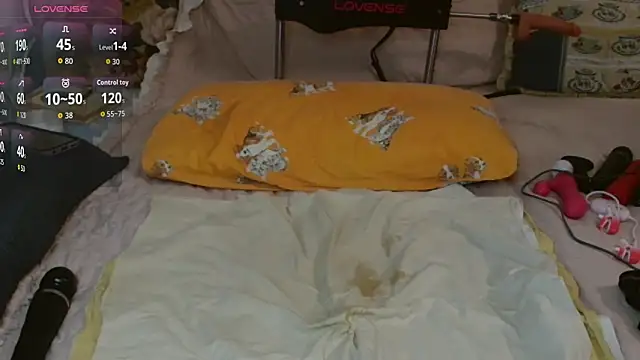 Yllmira: διαδικτυακό σόου στην κάμερα