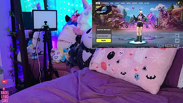 Angel-Lewd-Cake: онлайн-секс-чат