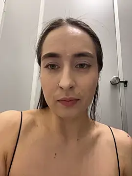 Holly_Play Show in webcam