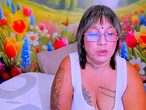 indianroxy Adlı Modelin Canlı XXX Sohbeti