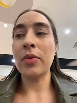 Holly_Play লাইভ XXX চ্যাট